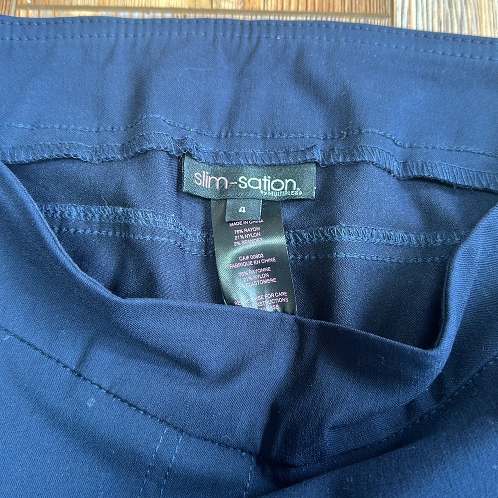 Slim-sation by multiples, size 4 navy pants. EUC. - Picture 4 of 6